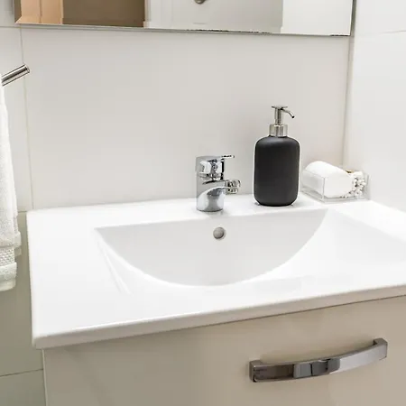 Wola Nest Apartman Varsó